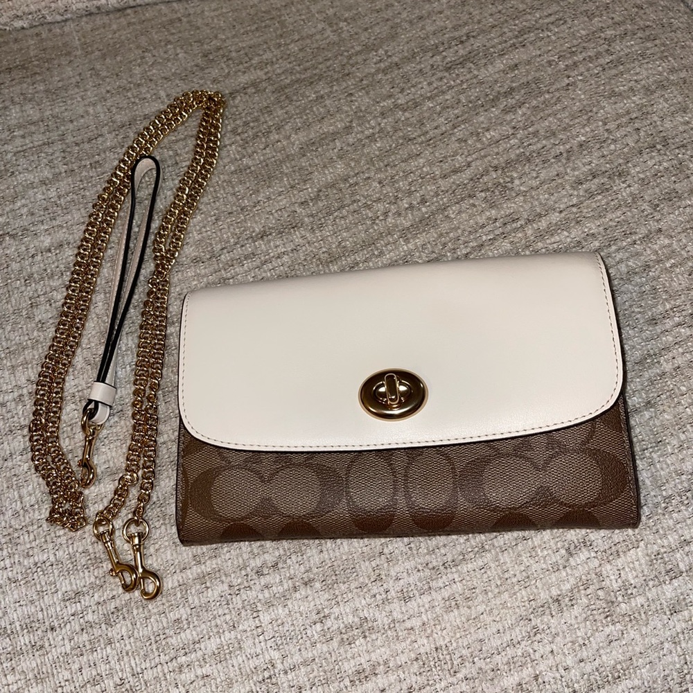 Coach Wallet on Chain Crossbody Clutch